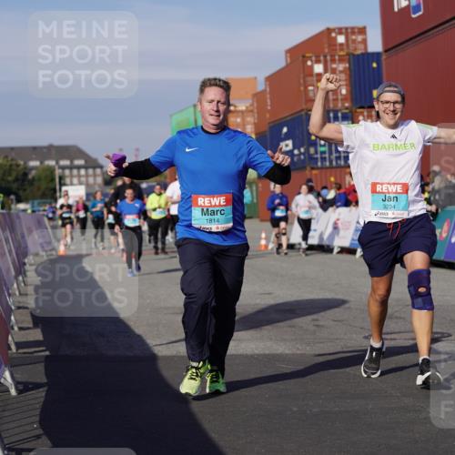03.10.2025 - Köhlbrandbrückenlauf Michael Burmester http://msf.ph/oto/9022951 03.10.2025 10:25:06 Ziel 1814, 1887, 2083, 2249, 2250, 2396, 2408, 2873, 3084, 3234, 3455, 3519, 3520, 3706 meine-sportfotos.de