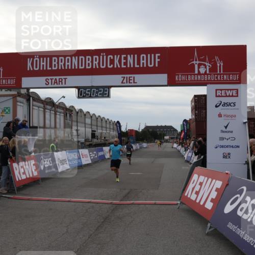 03.10.2025 - Köhlbrandbrückenlauf Julia Fischer http://msf.ph/oto/9022953 03.10.2025 15:50:23 Ziel 7033, 7045, 9713 meine-sportfotos.de