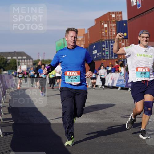 03.10.2025 - Köhlbrandbrückenlauf Michael Burmester http://msf.ph/oto/9022961 03.10.2025 10:25:07 Ziel 1814, 2083, 2249, 2250, 2408, 2618, 2873, 3084, 3234, 3455, 3519, 3520, 3706 meine-sportfotos.de
