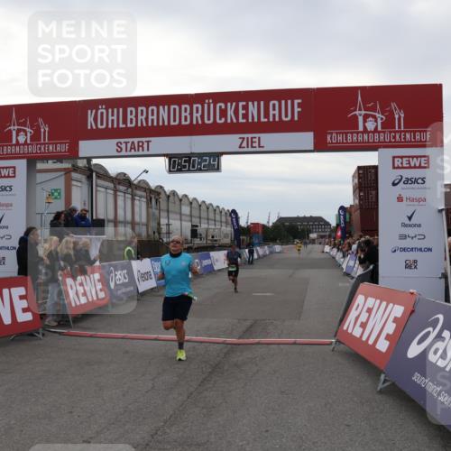 03.10.2025 - Köhlbrandbrückenlauf Julia Fischer http://msf.ph/oto/9022967 03.10.2025 15:50:24 Ziel 7045, 9713 meine-sportfotos.de