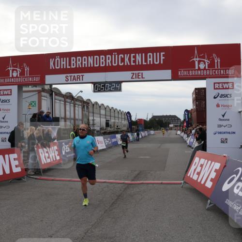 03.10.2025 - Köhlbrandbrückenlauf Julia Fischer http://msf.ph/oto/9022970 03.10.2025 15:50:24 Ziel 7045, 9713 meine-sportfotos.de