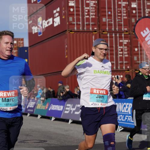 03.10.2025 - Köhlbrandbrückenlauf Michael Burmester http://msf.ph/oto/9022971 03.10.2025 10:25:07 Ziel 1814, 2083, 2249, 2250, 2408, 2618, 2873, 3084, 3234, 3455, 3519, 3520, 3706 meine-sportfotos.de