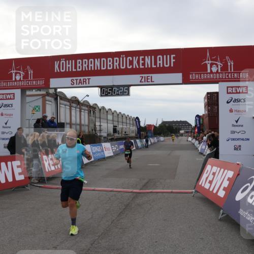 03.10.2025 - Köhlbrandbrückenlauf Julia Fischer http://msf.ph/oto/9022974 03.10.2025 15:50:25 Ziel 7045, 9713 meine-sportfotos.de