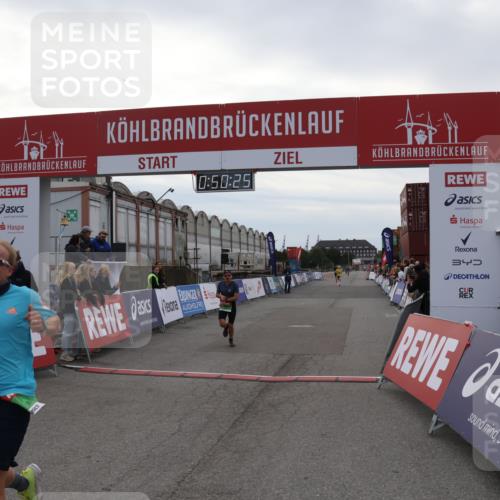 03.10.2025 - Köhlbrandbrückenlauf Julia Fischer http://msf.ph/oto/9022982 03.10.2025 15:50:25 Ziel 7045, 9713 meine-sportfotos.de