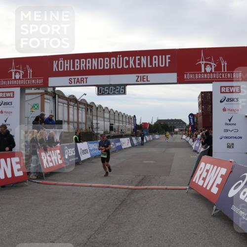03.10.2025 - Köhlbrandbrückenlauf Julia Fischer http://msf.ph/oto/9022984 03.10.2025 15:50:26 Ziel 7045, 9713 meine-sportfotos.de
