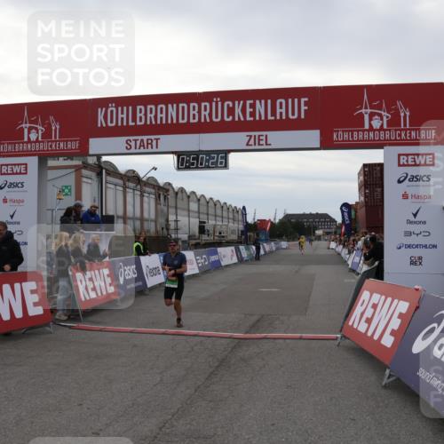 03.10.2025 - Köhlbrandbrückenlauf Julia Fischer http://msf.ph/oto/9022987 03.10.2025 15:50:26 Ziel 7045, 9713 meine-sportfotos.de