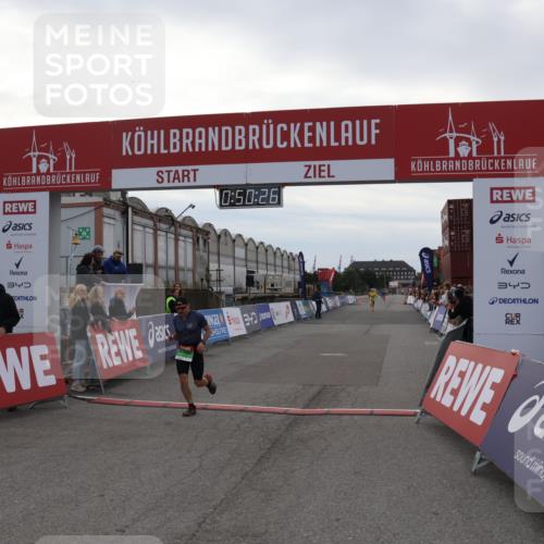 03.10.2025 - Köhlbrandbrückenlauf Julia Fischer http://msf.ph/oto/9022991 03.10.2025 15:50:26 Ziel 7045, 9713 meine-sportfotos.de