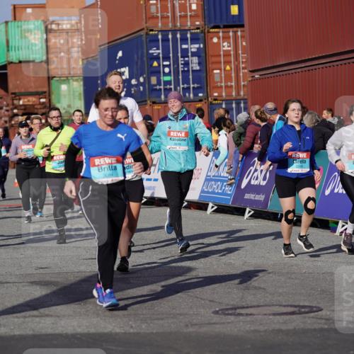03.10.2025 - Köhlbrandbrückenlauf Michael Burmester http://msf.ph/oto/9022993 03.10.2025 10:25:10 Ziel 1814, 2019, 2036, 2083, 2249, 2250, 2393, 2618, 2828, 2873, 3003, 3004, 3084, 3234, 3405, 3455, 3519, 3520, 3706 meine-sportfotos.de