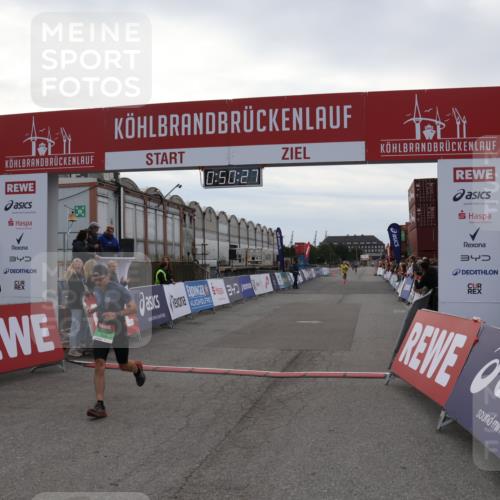 03.10.2025 - Köhlbrandbrückenlauf Julia Fischer http://msf.ph/oto/9022997 03.10.2025 15:50:27 Ziel 7045, 7140, 9713 meine-sportfotos.de