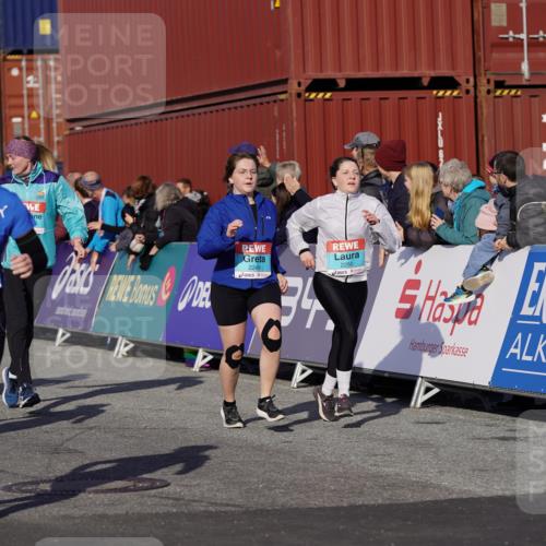 03.10.2025 - Köhlbrandbrückenlauf Michael Burmester http://msf.ph/oto/9022999 03.10.2025 10:25:11 Ziel 1814, 2019, 2036, 2083, 2249, 2250, 2393, 2618, 2828, 2873, 3003, 3004, 3084, 3234, 3405, 3519, 3520, 3706 meine-sportfotos.de