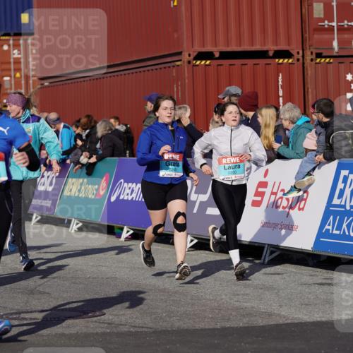 03.10.2025 - Köhlbrandbrückenlauf Michael Burmester http://msf.ph/oto/9023005 03.10.2025 10:25:11 Ziel 1814, 2019, 2036, 2083, 2249, 2250, 2393, 2618, 2828, 2873, 3003, 3004, 3084, 3234, 3405, 3519, 3520, 3706 meine-sportfotos.de
