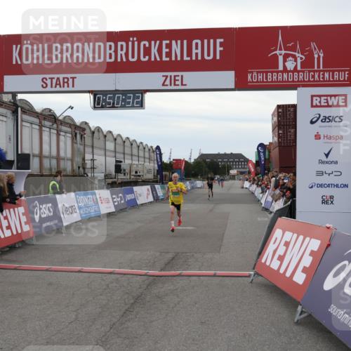 03.10.2025 - Köhlbrandbrückenlauf Julia Fischer http://msf.ph/oto/9023010 03.10.2025 15:50:32 Ziel 7045, 7140, 9713 meine-sportfotos.de