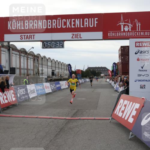 03.10.2025 - Köhlbrandbrückenlauf Julia Fischer http://msf.ph/oto/9023014 03.10.2025 15:50:32 Ziel 7045, 7140, 9713 meine-sportfotos.de