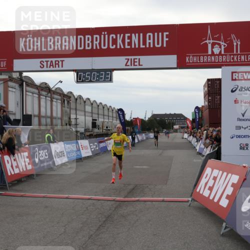 03.10.2025 - Köhlbrandbrückenlauf Julia Fischer http://msf.ph/oto/9023018 03.10.2025 15:50:33 Ziel 7036, 7045, 7140, 9713 meine-sportfotos.de