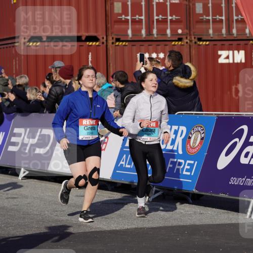03.10.2025 - Köhlbrandbrückenlauf Michael Burmester http://msf.ph/oto/9023020 03.10.2025 10:25:12 Ziel 1814, 2019, 2036, 2083, 2249, 2250, 2393, 2417, 2618, 2828, 2873, 3003, 3004, 3084, 3102, 3234, 3405, 3519, 3520, 3706, 3771 meine-sportfotos.de