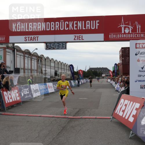 03.10.2025 - Köhlbrandbrückenlauf Julia Fischer http://msf.ph/oto/9023021 03.10.2025 15:50:33 Ziel 7036, 7045, 7140, 9713 meine-sportfotos.de