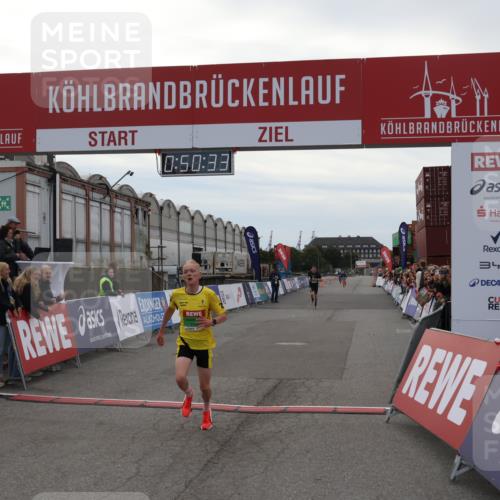 03.10.2025 - Köhlbrandbrückenlauf Julia Fischer http://msf.ph/oto/9023024 03.10.2025 15:50:33 Ziel 7036, 7045, 7140, 9713 meine-sportfotos.de