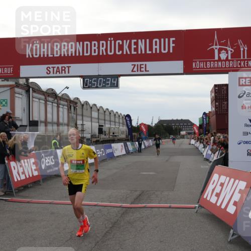 03.10.2025 - Köhlbrandbrückenlauf Julia Fischer http://msf.ph/oto/9023028 03.10.2025 15:50:34 Ziel 7036, 7045, 7140 meine-sportfotos.de
