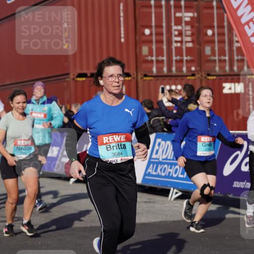 03.10.2025 - Köhlbrandbrückenlauf Michael Burmester http://msf.ph/oto/9023030 03.10.2025 10:25:13 Ziel 1967, 2019, 2036, 2083, 2151, 2249, 2250, 2393, 2417, 2509, 2618, 2828, 2873, 3003, 3004, 3084, 3102, 3405, 3519, 3520, 3706, 3771 meine-sportfotos.de