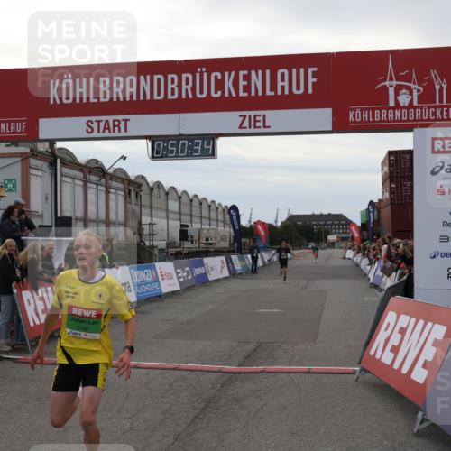 03.10.2025 - Köhlbrandbrückenlauf Julia Fischer http://msf.ph/oto/9023033 03.10.2025 15:50:34 Ziel 7036, 7045, 7140 meine-sportfotos.de