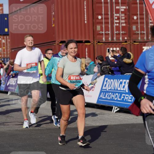 03.10.2025 - Köhlbrandbrückenlauf Michael Burmester http://msf.ph/oto/9023039 03.10.2025 10:25:13 Ziel 1967, 2019, 2036, 2083, 2151, 2249, 2250, 2393, 2417, 2509, 2618, 2828, 2873, 3003, 3004, 3084, 3102, 3405, 3519, 3520, 3706, 3771 meine-sportfotos.de