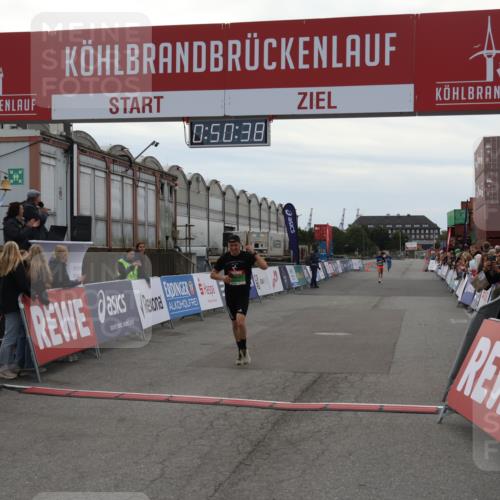 03.10.2025 - Köhlbrandbrückenlauf Julia Fischer http://msf.ph/oto/9023047 03.10.2025 15:50:38 Ziel 7036, 7140 meine-sportfotos.de