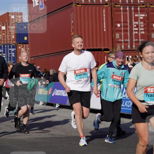 03.10.2025 - Köhlbrandbrückenlauf Michael Burmester http://msf.ph/oto/9023050 03.10.2025 10:25:14 Ziel 1967, 2019, 2036, 2083, 2151, 2249, 2250, 2393, 2417, 2509, 2618, 2828, 2873, 3003, 3004, 3084, 3102, 3159, 3389, 3405, 3519, 3520, 3706, 3771 meine-sportfotos.de