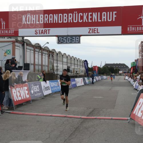 03.10.2025 - Köhlbrandbrückenlauf Julia Fischer http://msf.ph/oto/9023051 03.10.2025 15:50:39 Ziel 7036, 7140 meine-sportfotos.de