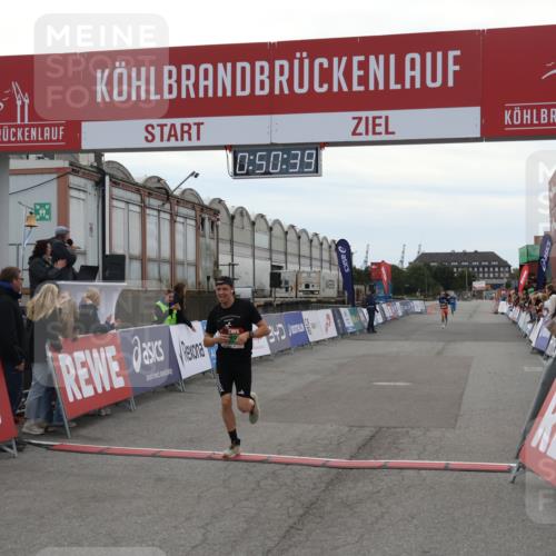 03.10.2025 - Köhlbrandbrückenlauf Julia Fischer http://msf.ph/oto/9023054 03.10.2025 15:50:39 Ziel 7036, 7140 meine-sportfotos.de