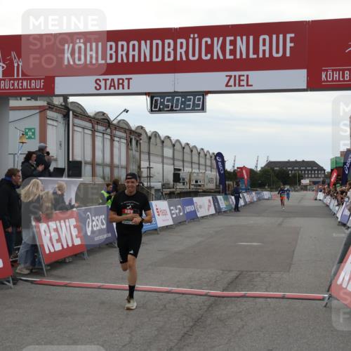 03.10.2025 - Köhlbrandbrückenlauf Julia Fischer http://msf.ph/oto/9023056 03.10.2025 15:50:39 Ziel 7036, 7140 meine-sportfotos.de