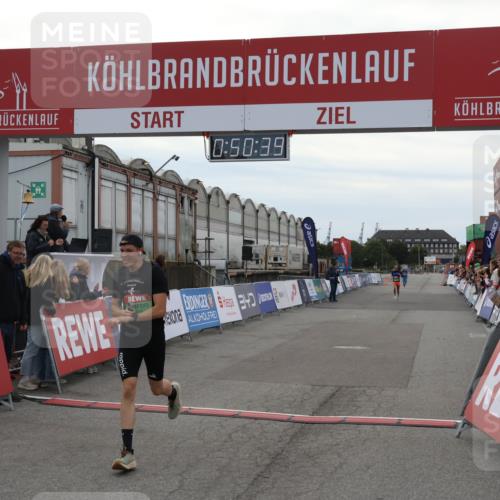 03.10.2025 - Köhlbrandbrückenlauf Julia Fischer http://msf.ph/oto/9023059 03.10.2025 15:50:40 Ziel 7020, 7036, 7140 meine-sportfotos.de
