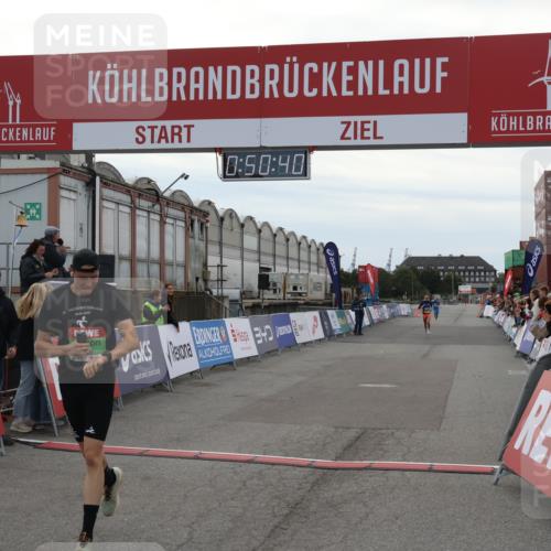 03.10.2025 - Köhlbrandbrückenlauf Julia Fischer http://msf.ph/oto/9023062 03.10.2025 15:50:40 Ziel 7020, 7036, 7140 meine-sportfotos.de