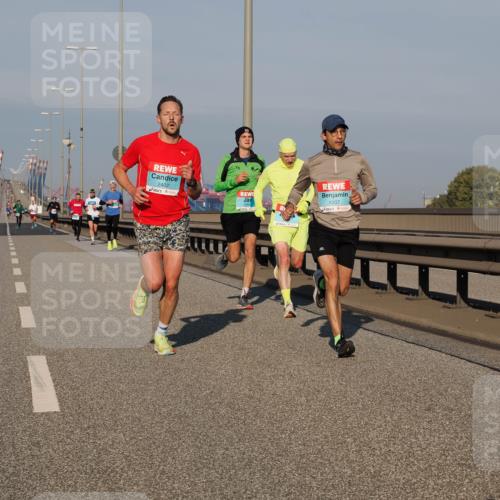 03.10.2025 - Köhlbrandbrückenlauf Fabian Wolf http://msf.ph/oto/9023068 03.10.2025 09:39:09 Position 3 2402, 1007 meine-sportfotos.de