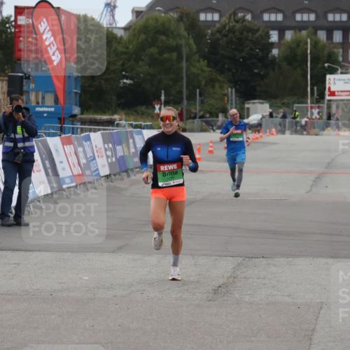 03.10.2025 - Köhlbrandbrückenlauf Julia Fischer http://msf.ph/oto/9023069 03.10.2025 15:50:42 Ziel 7020, 7036, 7140 meine-sportfotos.de
