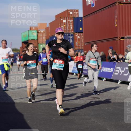 03.10.2025 - Köhlbrandbrückenlauf Michael Burmester http://msf.ph/oto/9023091 03.10.2025 10:25:17 Ziel 1414, 1967, 2019, 2036, 2151, 2249, 2250, 2393, 2417, 2509, 2618, 2828, 2873, 3003, 3004, 3102, 3159, 3389, 3405, 3519, 3520, 3706, 3713, 3771 meine-sportfotos.de