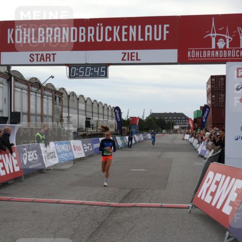 03.10.2025 - Köhlbrandbrückenlauf Julia Fischer http://msf.ph/oto/9023092 03.10.2025 15:50:46 Ziel 7020, 7036, 7065 meine-sportfotos.de