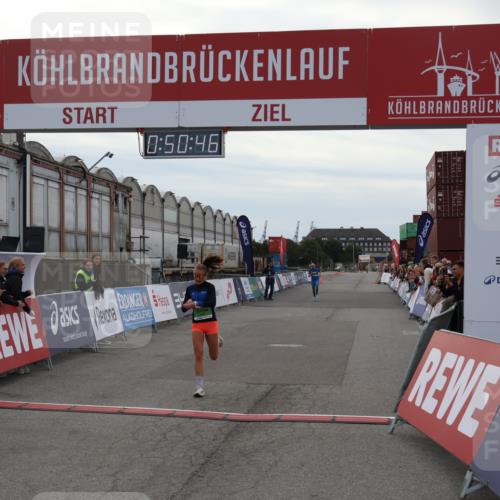 03.10.2025 - Köhlbrandbrückenlauf Julia Fischer http://msf.ph/oto/9023095 03.10.2025 15:50:46 Ziel 7020, 7036, 7065 meine-sportfotos.de