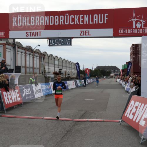 03.10.2025 - Köhlbrandbrückenlauf Julia Fischer http://msf.ph/oto/9023099 03.10.2025 15:50:46 Ziel 7020, 7036, 7065 meine-sportfotos.de