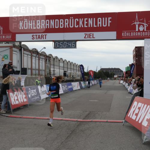 03.10.2025 - Köhlbrandbrückenlauf Julia Fischer http://msf.ph/oto/9023101 03.10.2025 15:50:47 Ziel 7020, 7036, 7065 meine-sportfotos.de