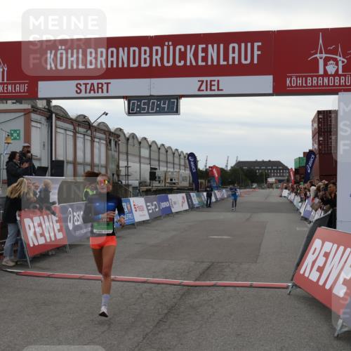 03.10.2025 - Köhlbrandbrückenlauf Julia Fischer http://msf.ph/oto/9023105 03.10.2025 15:50:47 Ziel 7020, 7036, 7065 meine-sportfotos.de