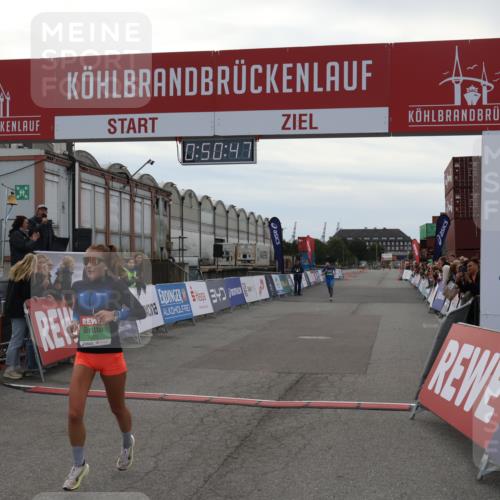 03.10.2025 - Köhlbrandbrückenlauf Julia Fischer http://msf.ph/oto/9023109 03.10.2025 15:50:47 Ziel 7020, 7036, 7065 meine-sportfotos.de