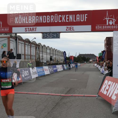 03.10.2025 - Köhlbrandbrückenlauf Julia Fischer http://msf.ph/oto/9023112 03.10.2025 15:50:48 Ziel 7020, 7036, 7065 meine-sportfotos.de