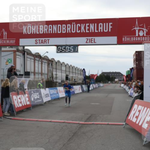 03.10.2025 - Köhlbrandbrückenlauf Julia Fischer http://msf.ph/oto/9023126 03.10.2025 15:50:51 Ziel 7020, 7065 meine-sportfotos.de