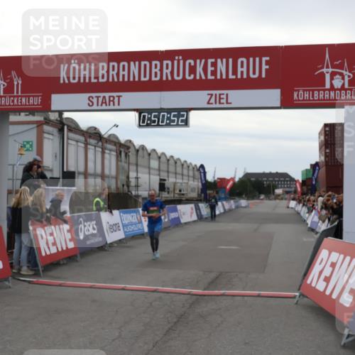 03.10.2025 - Köhlbrandbrückenlauf Julia Fischer http://msf.ph/oto/9023128 03.10.2025 15:50:52 Ziel 7020, 7065 meine-sportfotos.de