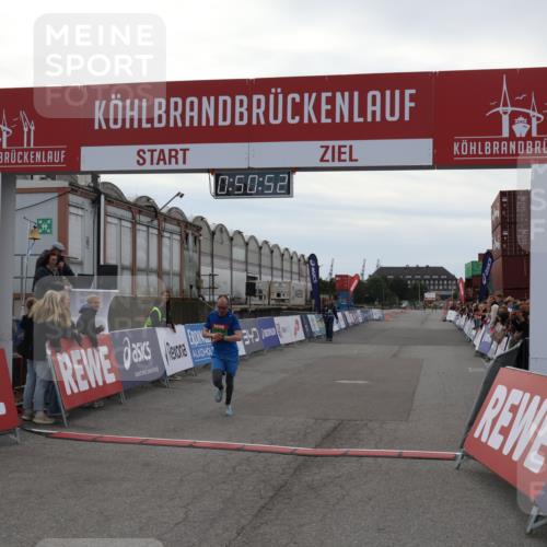 03.10.2025 - Köhlbrandbrückenlauf Julia Fischer http://msf.ph/oto/9023132 03.10.2025 15:50:52 Ziel 7020, 7065 meine-sportfotos.de