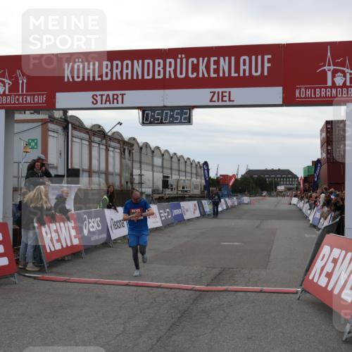 03.10.2025 - Köhlbrandbrückenlauf Julia Fischer http://msf.ph/oto/9023135 03.10.2025 15:50:52 Ziel 7020, 7065 meine-sportfotos.de