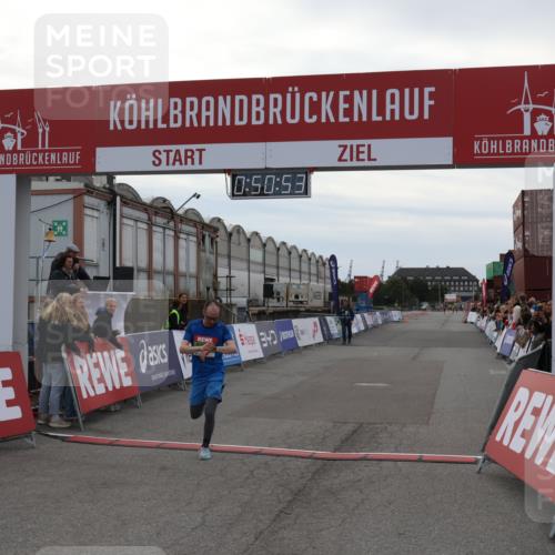 03.10.2025 - Köhlbrandbrückenlauf Julia Fischer http://msf.ph/oto/9023139 03.10.2025 15:50:53 Ziel 7020, 7065 meine-sportfotos.de