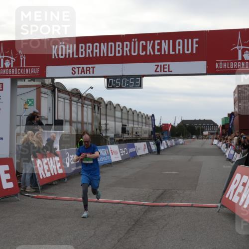 03.10.2025 - Köhlbrandbrückenlauf Julia Fischer http://msf.ph/oto/9023141 03.10.2025 15:50:53 Ziel 7020, 7065 meine-sportfotos.de