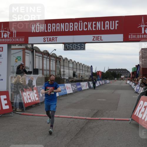 03.10.2025 - Köhlbrandbrückenlauf Julia Fischer http://msf.ph/oto/9023145 03.10.2025 15:50:53 Ziel 7020, 7065 meine-sportfotos.de