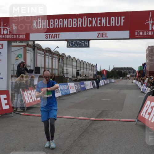03.10.2025 - Köhlbrandbrückenlauf Julia Fischer http://msf.ph/oto/9023151 03.10.2025 15:50:54 Ziel 7020, 7065 meine-sportfotos.de